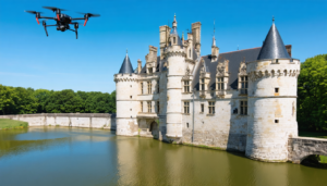 découvrez comment un drone révolutionne le toilettage du château de sully-sur-loire, alliant technologie moderne et préservation du patrimoine. un survol innovant pour un entretien efficace et respectueux de ce monument historique.